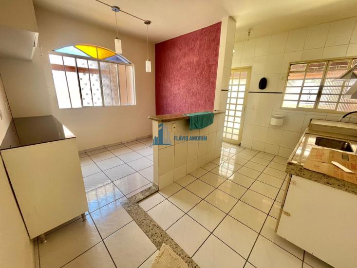 casa-geminada-venda-bairro-serrano-840095